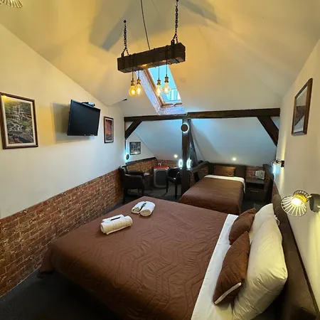 & Restaurant Pirocanac